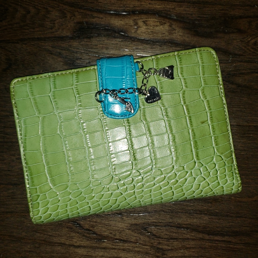 New Nine West Alligator Embossed Charm Chain 12 Page Photo Album